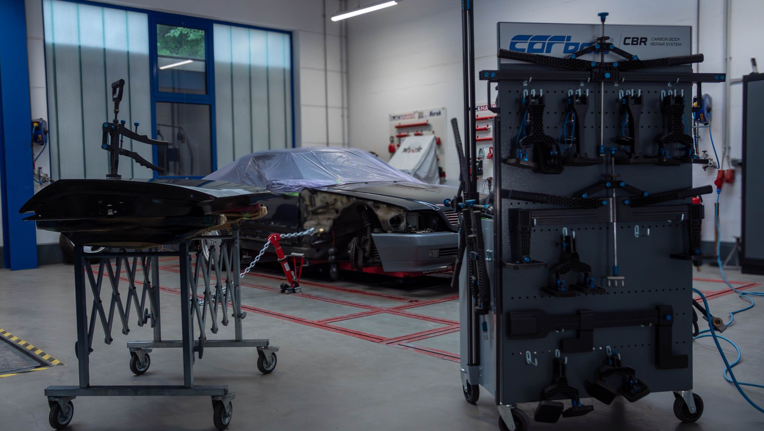 Karosserie ausbessern mit Spachtel